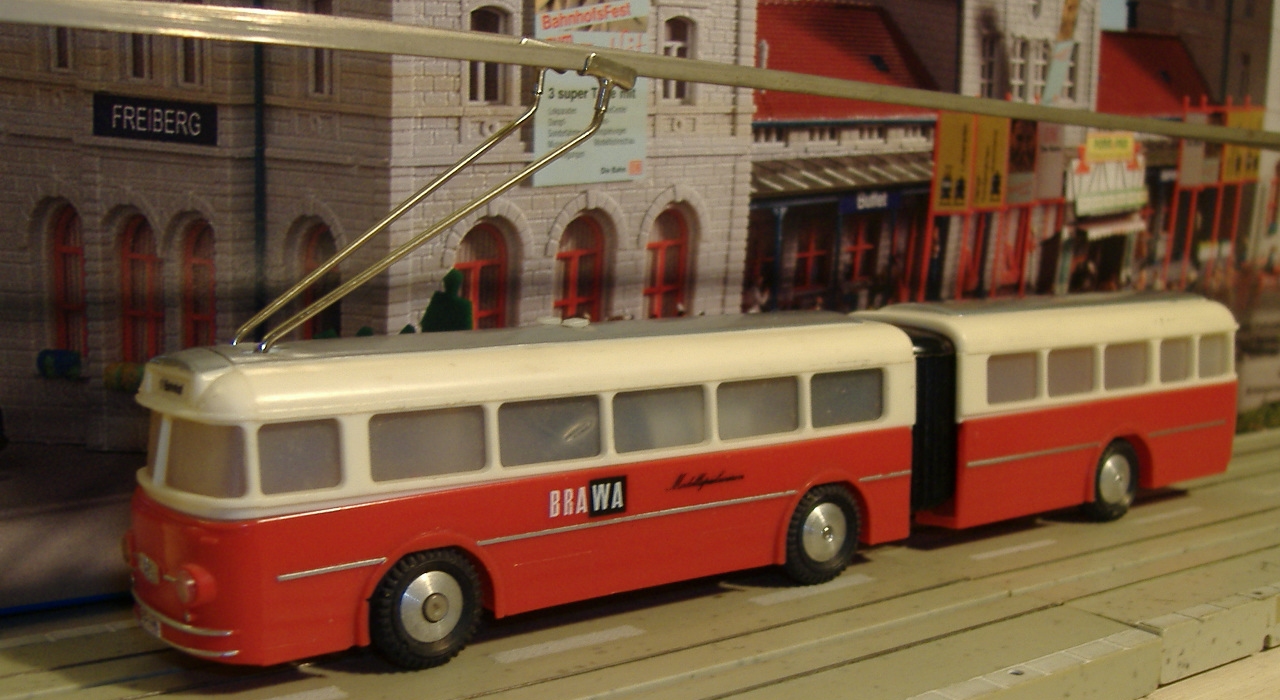 TROLLEY BUS HO rouge crème 2 axes 4 roues DGPM Eheim Brawa moteur éclairage lot2 EUR 89,99 - FR